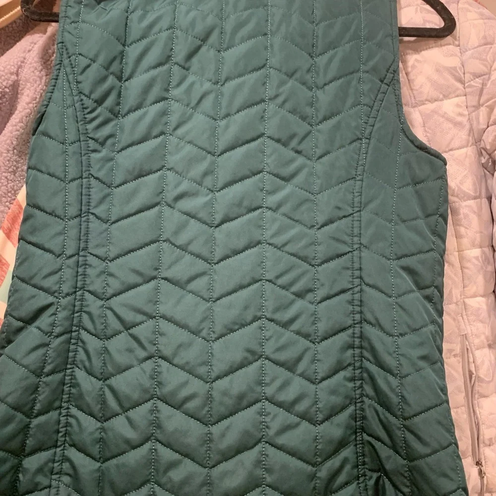 Bass Women’s Vest- like new condition - Picture 3 of 3
